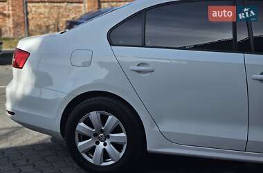 Седан Volkswagen Jetta 2015 в Львове