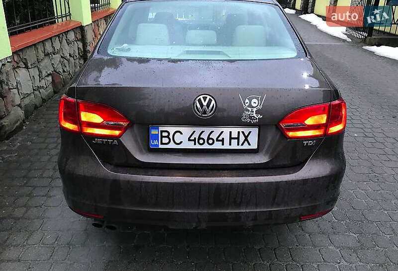 Седан Volkswagen Jetta 2014 в Львові