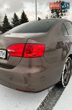 Седан Volkswagen Jetta 2013 в 