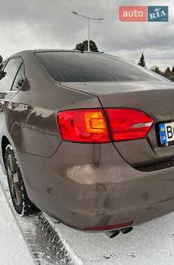 Седан Volkswagen Jetta 2013 в 