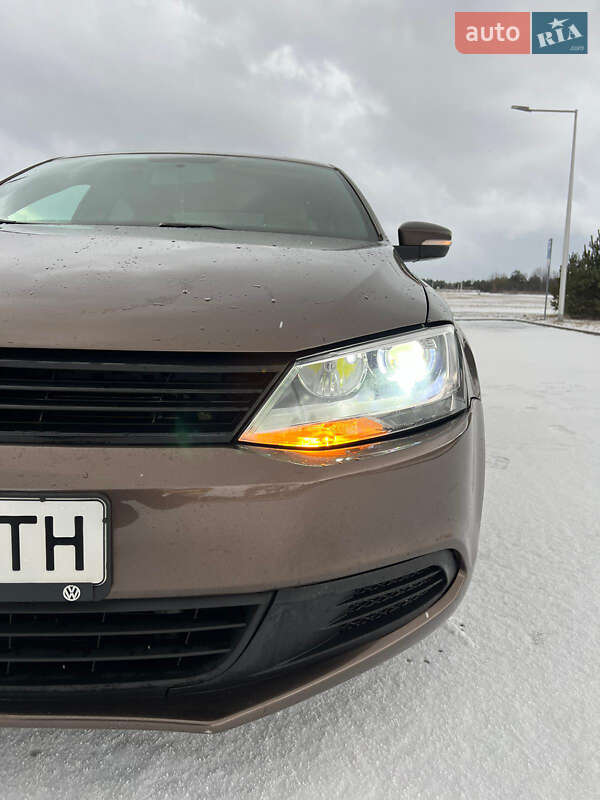 Седан Volkswagen Jetta 2013 в Львові фото 14 Седан Volkswagen Jetta 2013 в Львові