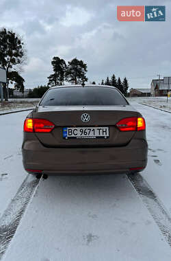 Седан Volkswagen Jetta 2013 в 