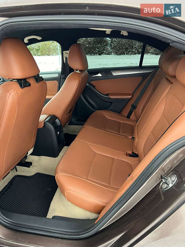 Седан Volkswagen Jetta 2013 в Львові фото 35 Седан Volkswagen Jetta 2013 в Львові