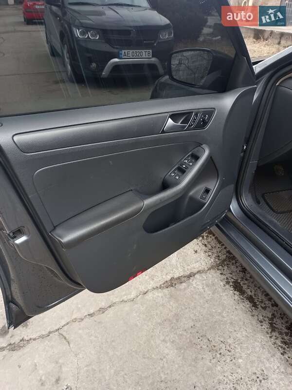 Седан Volkswagen Jetta 2013 в Дніпрі