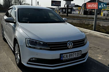 Седан Volkswagen Jetta 2016 в Киеве