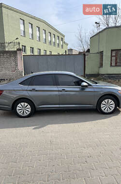 Седан Volkswagen Jetta 2019 в Львове