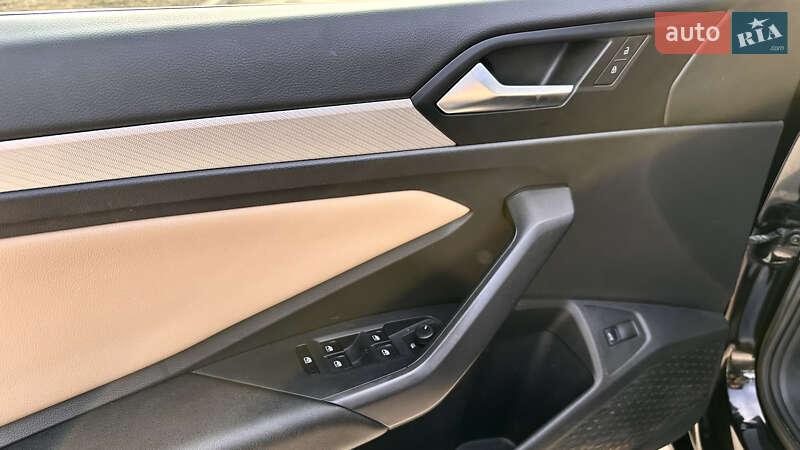 Седан Volkswagen Jetta 2018 в Львові