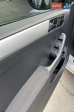 Седан Volkswagen Jetta 2011 в 