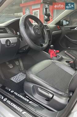 Седан Volkswagen Jetta 2011 в 