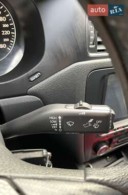 Седан Volkswagen Jetta 2011 в 