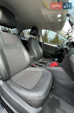 Седан Volkswagen Jetta 2011 в 