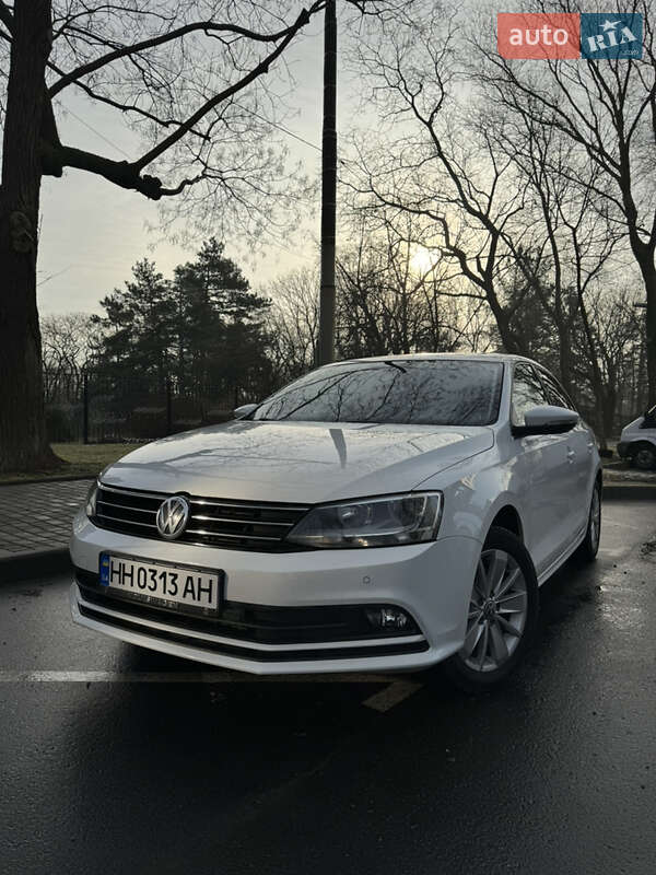 Седан Volkswagen Jetta 2016 в 
