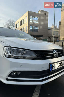Седан Volkswagen Jetta 2016 в 
