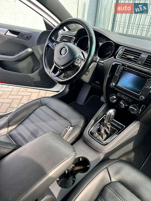 Седан Volkswagen Jetta 2015 в Царичанке
