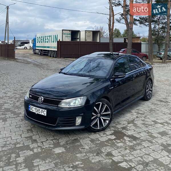 Седан Volkswagen Jetta 2012 в Львові
