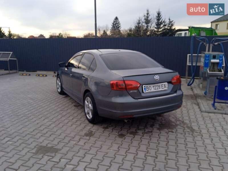 Седан Volkswagen Jetta 2012 в Ланівці