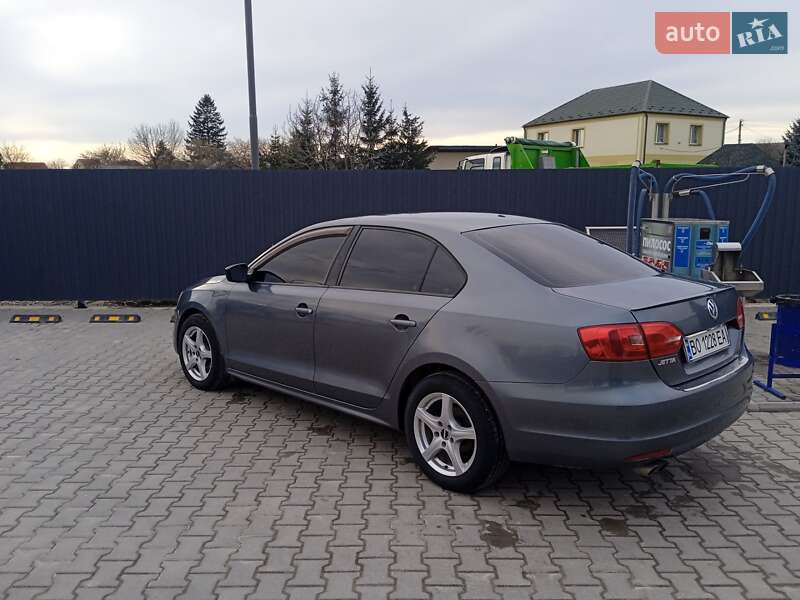 Седан Volkswagen Jetta 2012 в Ланівці