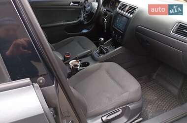 Седан Volkswagen Jetta 2013 в 