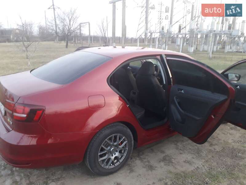 Седан Volkswagen Jetta 2016 в Окнах