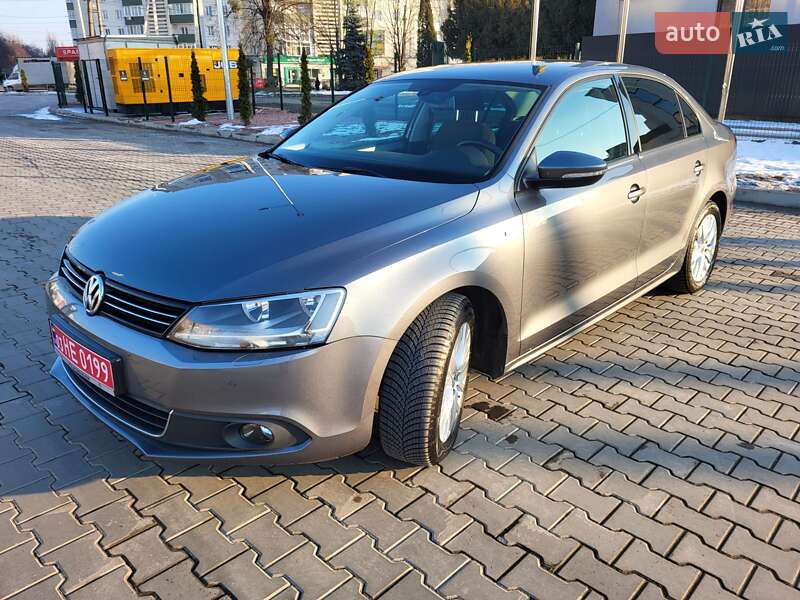 Седан Volkswagen Jetta 2013 в Луцке