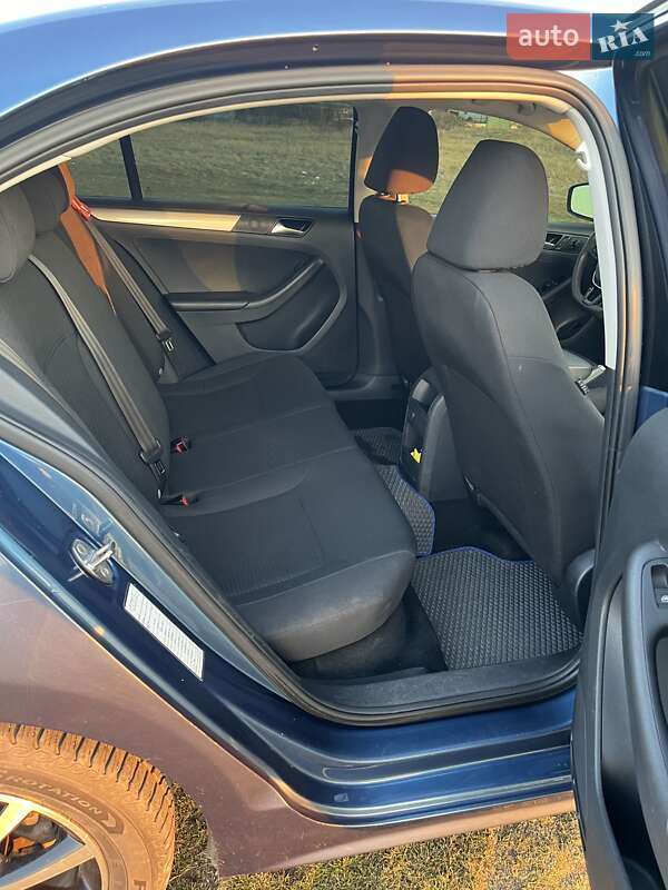 Седан Volkswagen Jetta 2016 в Кривому Розі