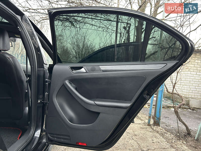 Седан Volkswagen Jetta 2014 в Першотравенске