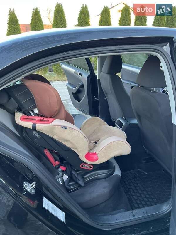 Седан Volkswagen Jetta 2017 в Львове