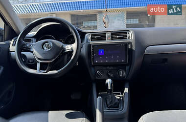 Седан Volkswagen Jetta 2016 в 