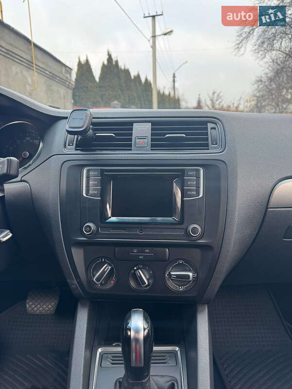 Седан Volkswagen Jetta 2017 в Львове