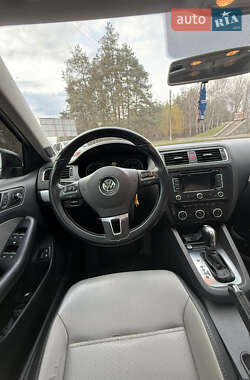Седан Volkswagen Jetta 2013 в 