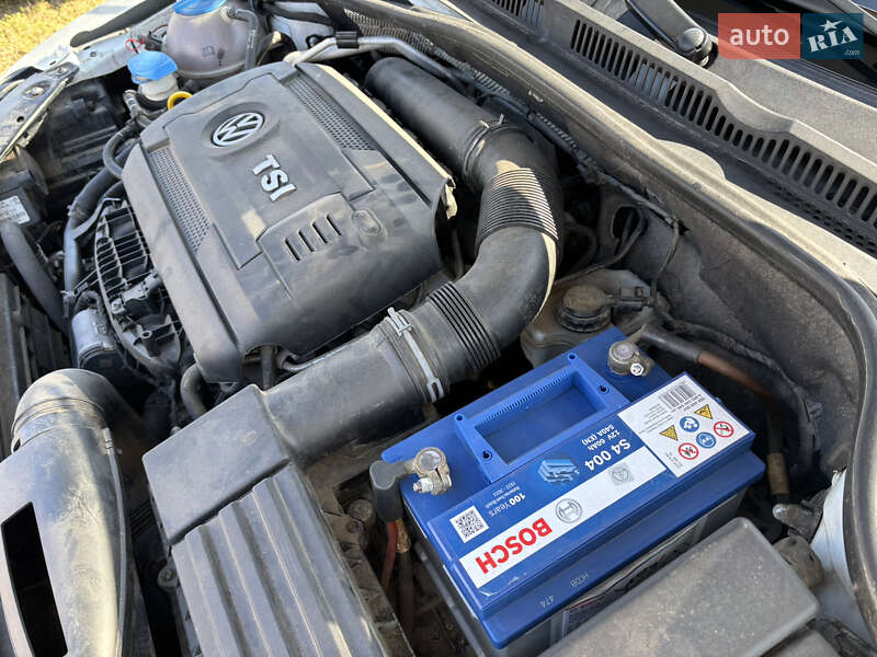 Седан Volkswagen Jetta 2014 в Львові