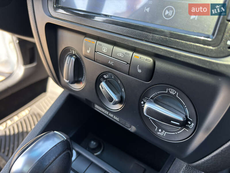 Седан Volkswagen Jetta 2014 в Львові