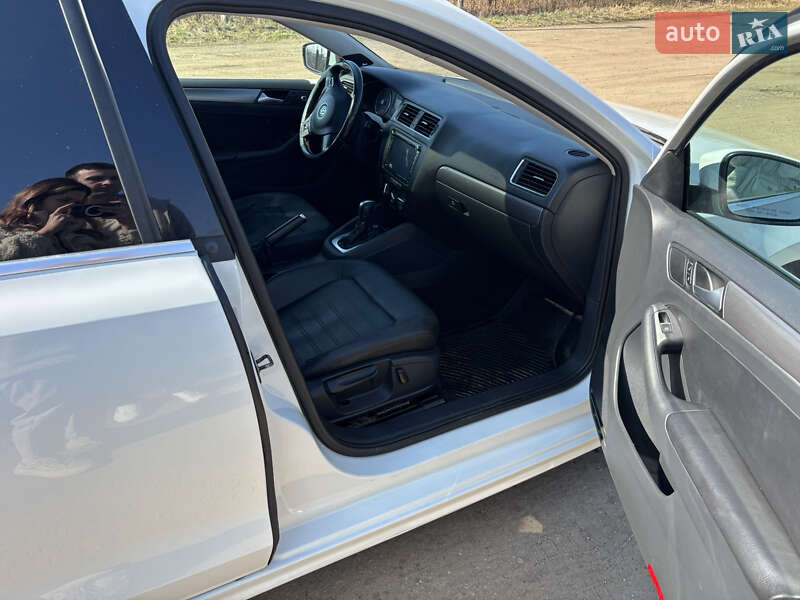 Седан Volkswagen Jetta 2014 в Львові