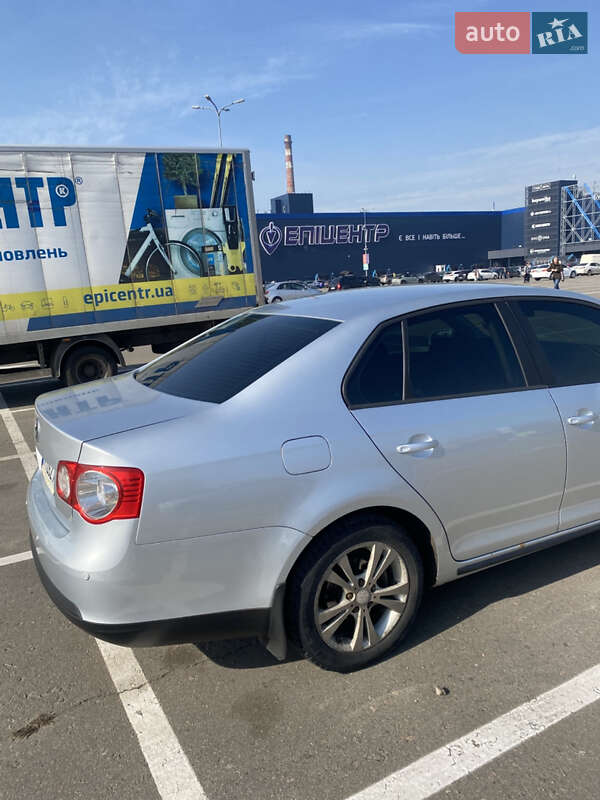 Седан Volkswagen Jetta 2008 в Києві