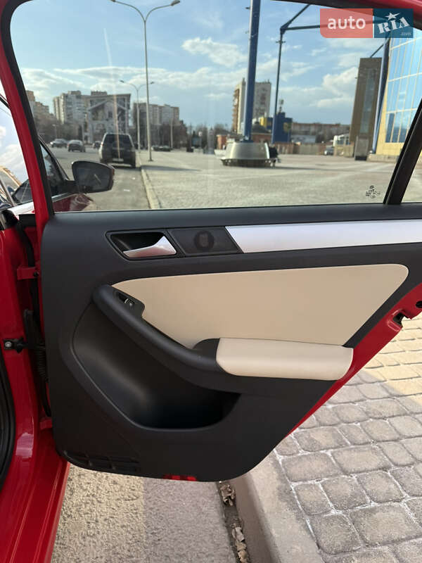 Седан Volkswagen Jetta 2013 в Харькове