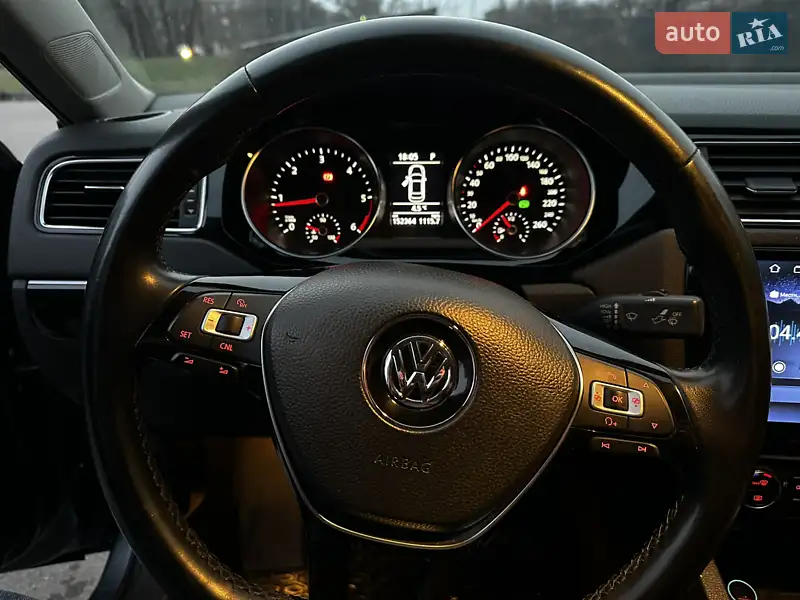 Седан Volkswagen Jetta 2016 в 