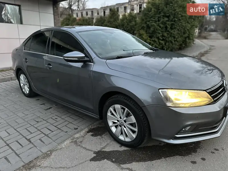 Седан Volkswagen Jetta 2016 в 