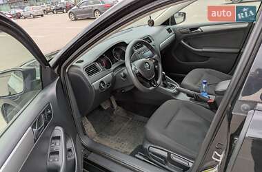 Седан Volkswagen Jetta 2015 в 