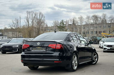 Седан Volkswagen Jetta 2015 в 