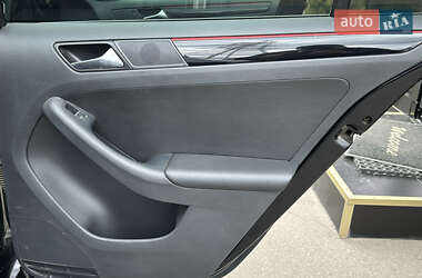 Седан Volkswagen Jetta 2015 в 