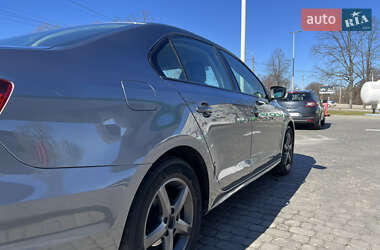 Седан Volkswagen Jetta 2016 в 
