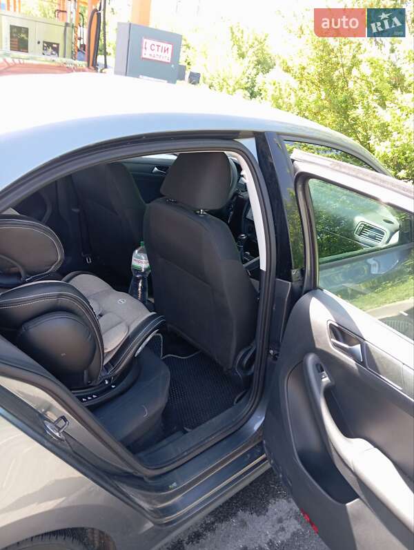 Седан Volkswagen Jetta 2014 в Лозовой фото 10 Седан Volkswagen Jetta 2014 в Лозовой