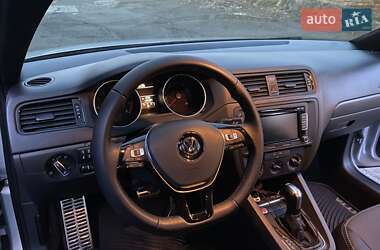 Седан Volkswagen Jetta 2015 в 