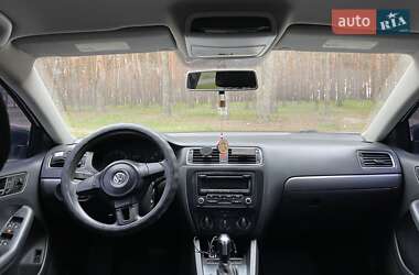 Седан Volkswagen Jetta 2011 в 