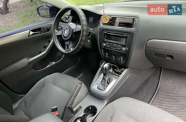 Седан Volkswagen Jetta 2011 в 