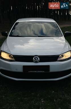 Седан Volkswagen Jetta 2011 в 
