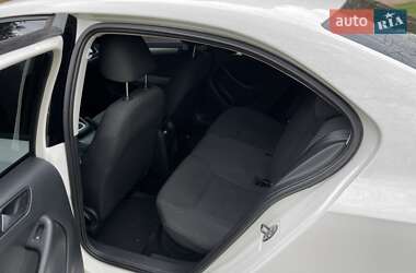 Седан Volkswagen Jetta 2011 в 