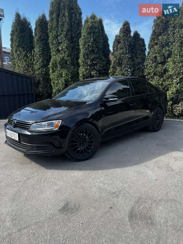 Седан Volkswagen Jetta 2011 в 