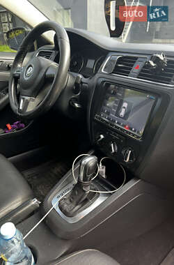 Седан Volkswagen Jetta 2011 в 