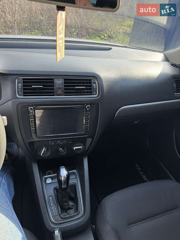 Седан Volkswagen Jetta 2015 в Полтаві